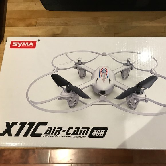 4 Channel Remote Control Quadcopter drone - Picture 1 of 3